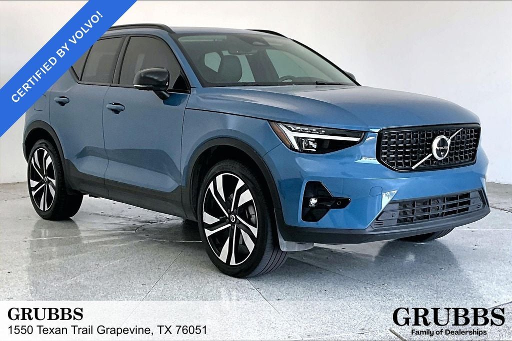 2024 Volvo XC40 B5 Plus Dark Theme