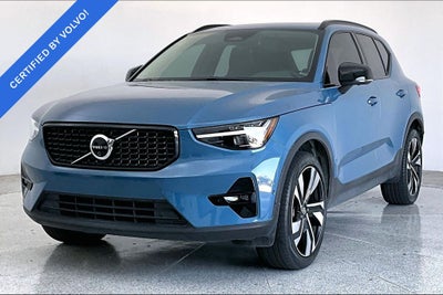2024 Volvo XC40 B5 Plus Dark Theme