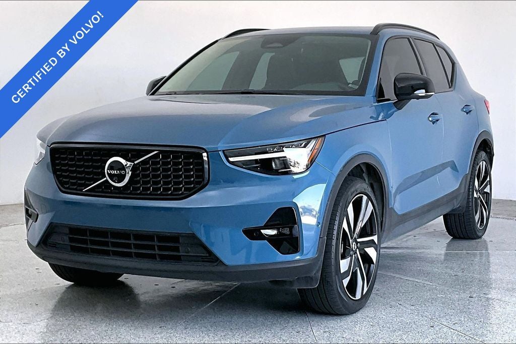 2024 Volvo XC40 B5 Plus Dark Theme