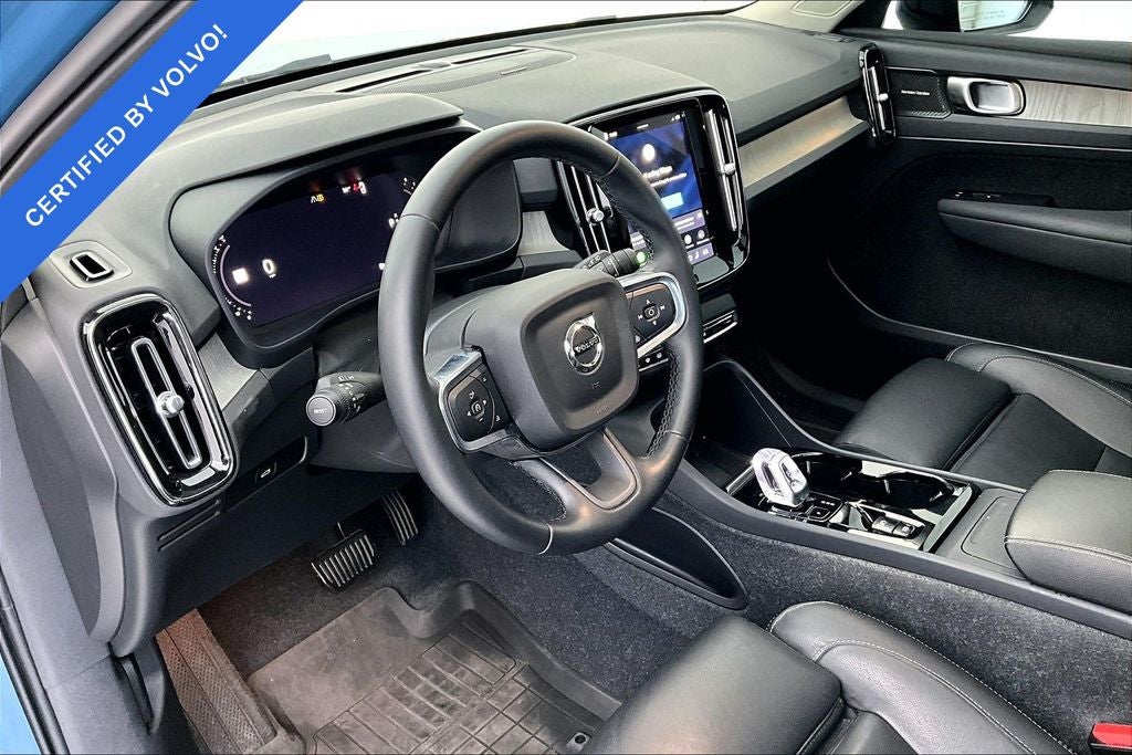 2024 Volvo XC40 B5 Plus Dark Theme