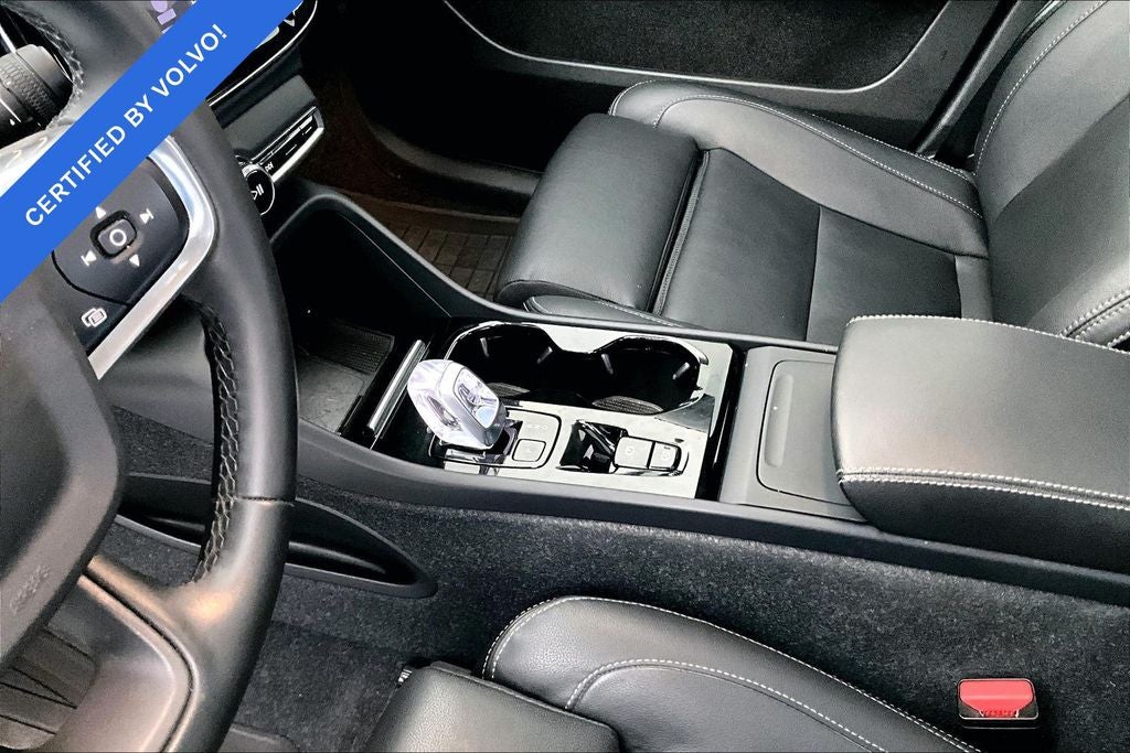 2024 Volvo XC40 B5 Plus Dark Theme