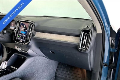 2024 Volvo XC40 B5 Plus Dark Theme