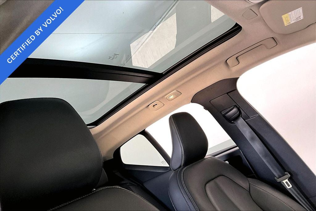 2024 Volvo XC40 B5 Plus Dark Theme