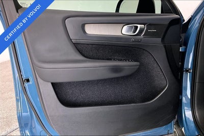 2024 Volvo XC40 B5 Plus Dark Theme