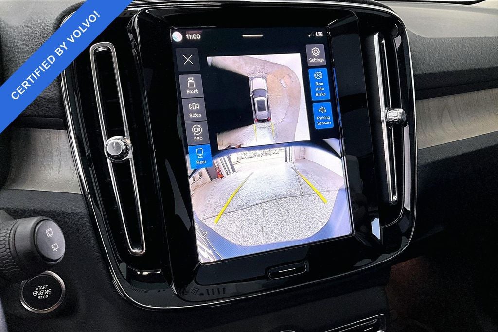 2024 Volvo XC40 B5 Plus Dark Theme