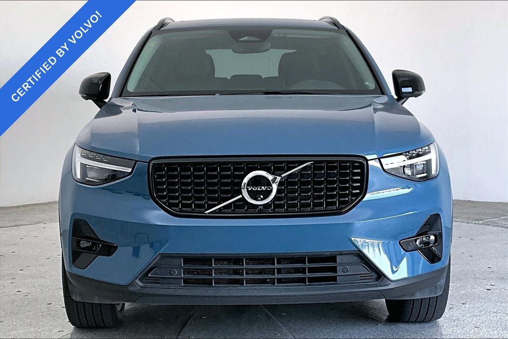 2024 Volvo XC40 B5 Plus Dark Theme