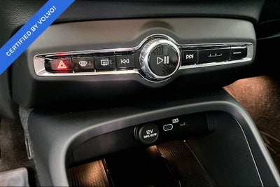 2024 Volvo XC40 B5 Plus Dark Theme