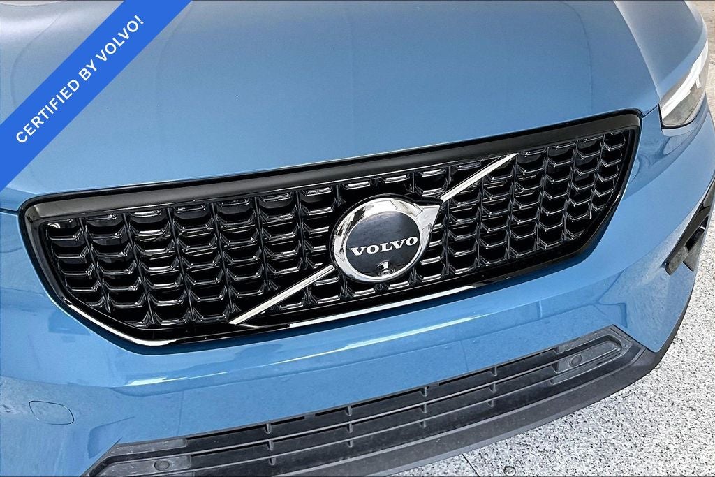 2024 Volvo XC40 B5 Plus Dark Theme