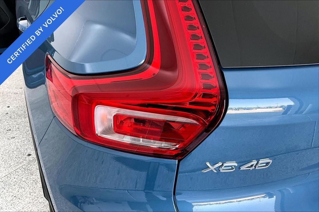2024 Volvo XC40 B5 Plus Dark Theme