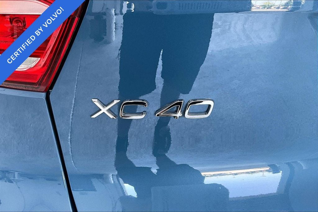 2024 Volvo XC40 B5 Plus Dark Theme