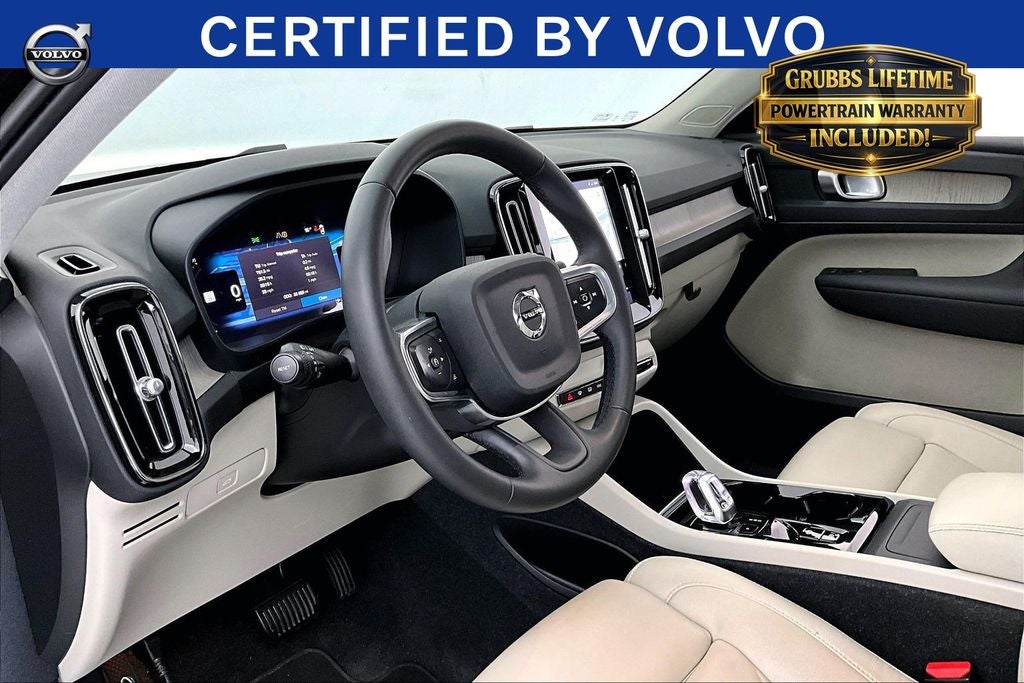 2023 Volvo XC40 B5 Plus Bright Theme