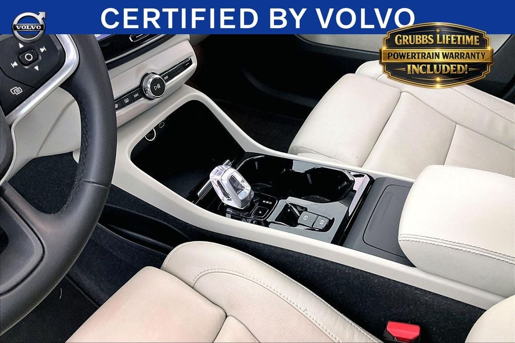 2023 Volvo XC40 B5 Plus Bright Theme