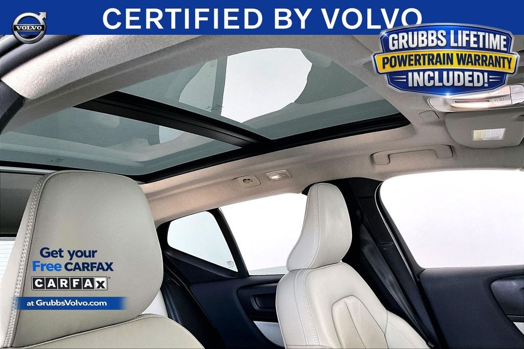 2023 Volvo XC40 B5 Plus Bright Theme
