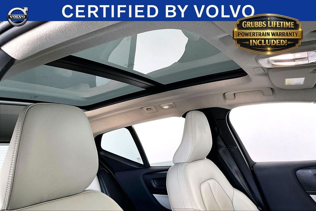 2023 Volvo XC40 B5 Plus Bright Theme