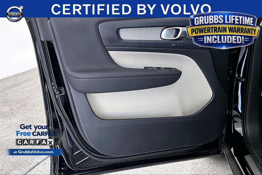 2023 Volvo XC40 B5 Plus Bright Theme