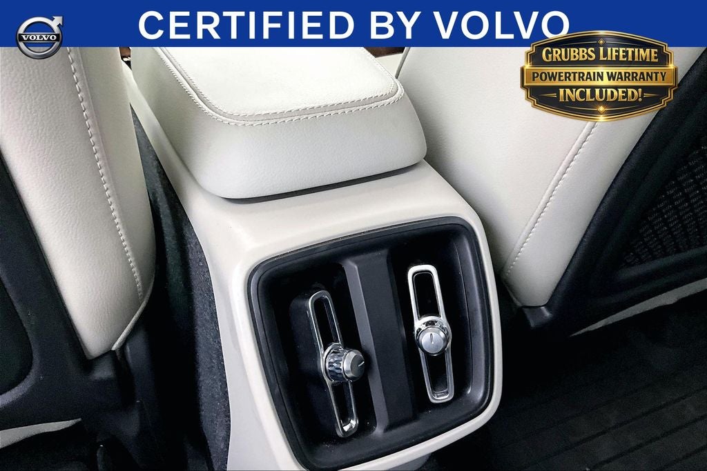 2023 Volvo XC40 B5 Plus Bright Theme