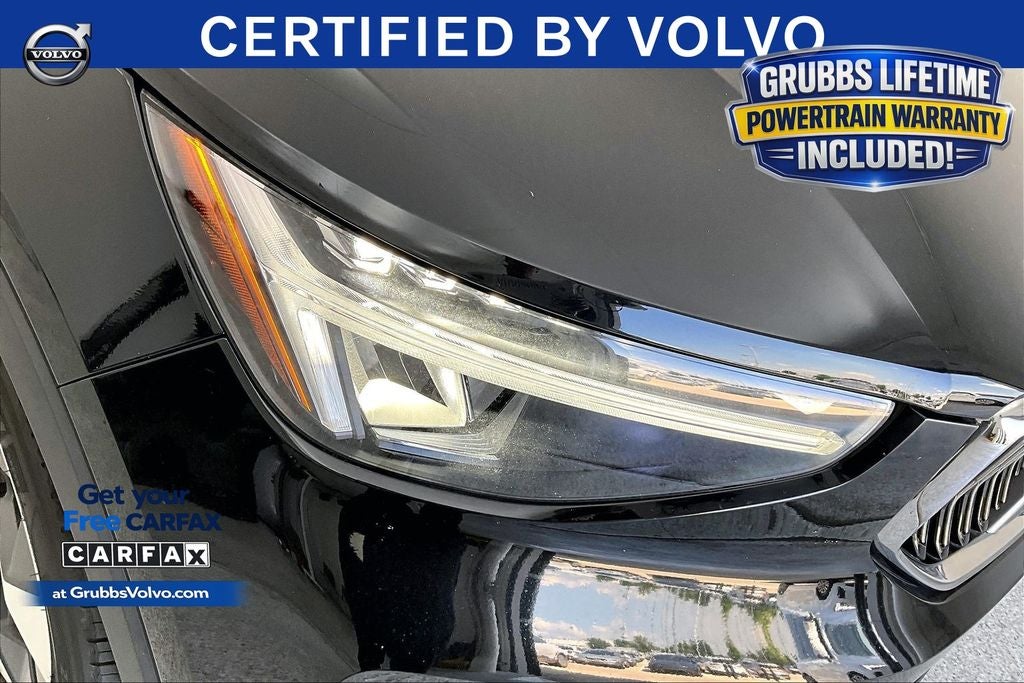 2023 Volvo XC40 B5 Plus Bright Theme