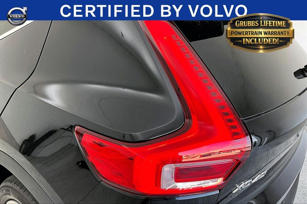 2023 Volvo XC40 B5 Plus Bright Theme