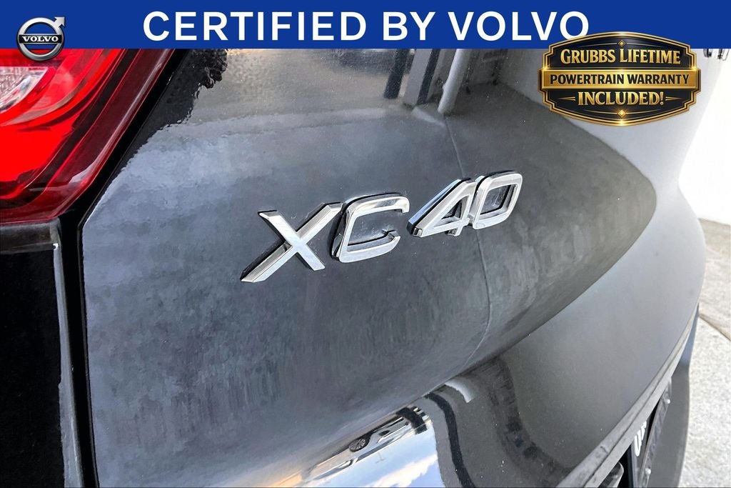 2023 Volvo XC40 B5 Plus Bright Theme