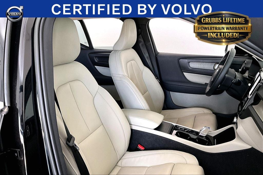 2023 Volvo XC40 B5 Plus Bright Theme