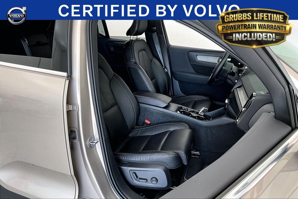 2023 Volvo XC40 B5 Plus Bright Theme