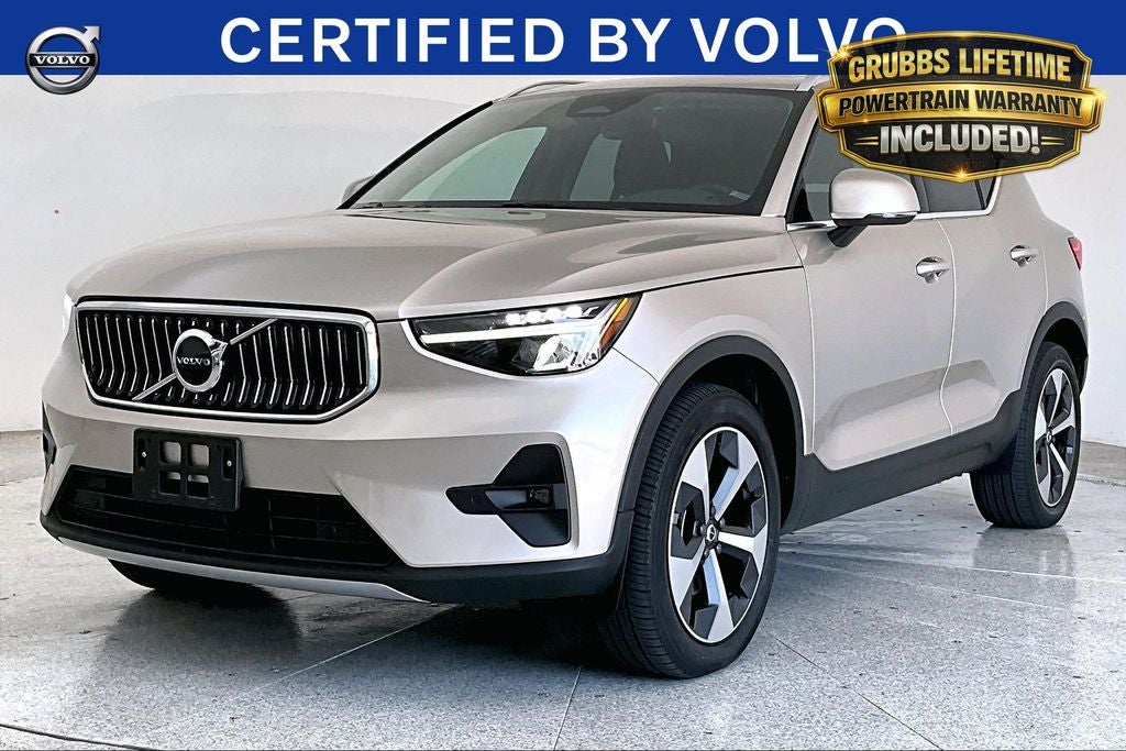 2023 Volvo XC40 B5 Plus Bright Theme