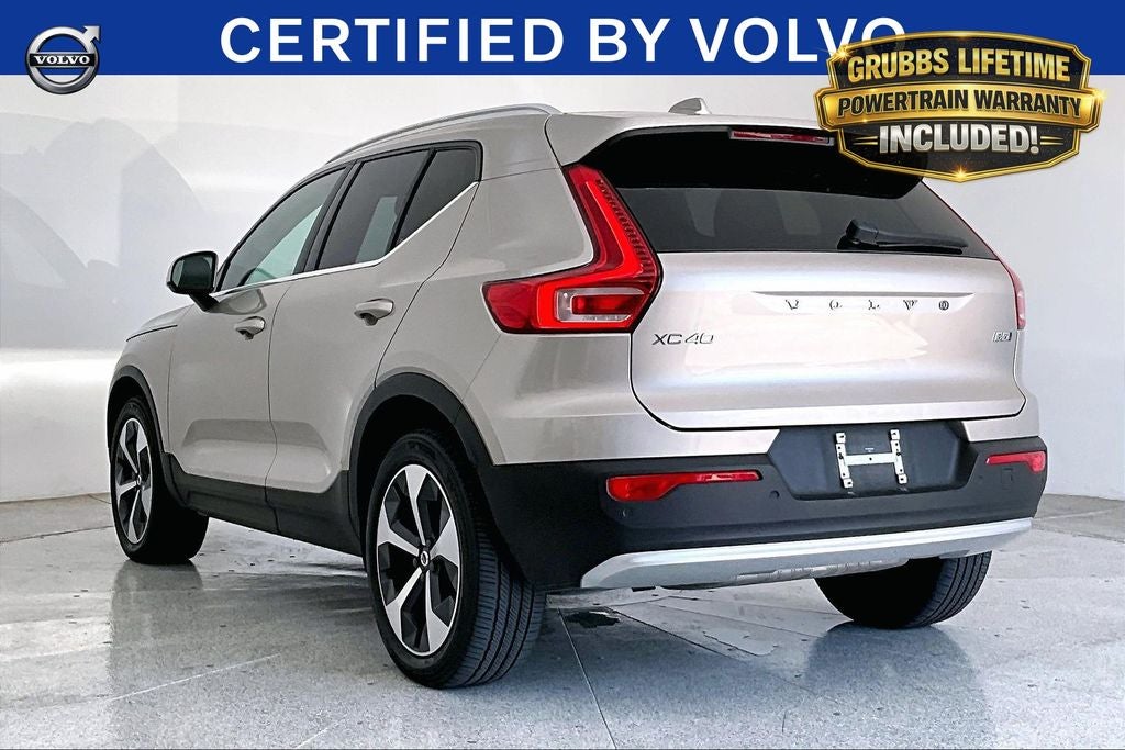 2023 Volvo XC40 B5 Plus Bright Theme