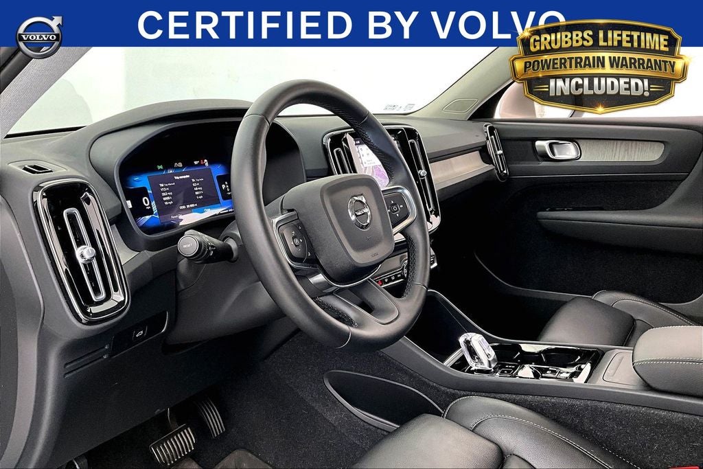 2023 Volvo XC40 B5 Plus Bright Theme