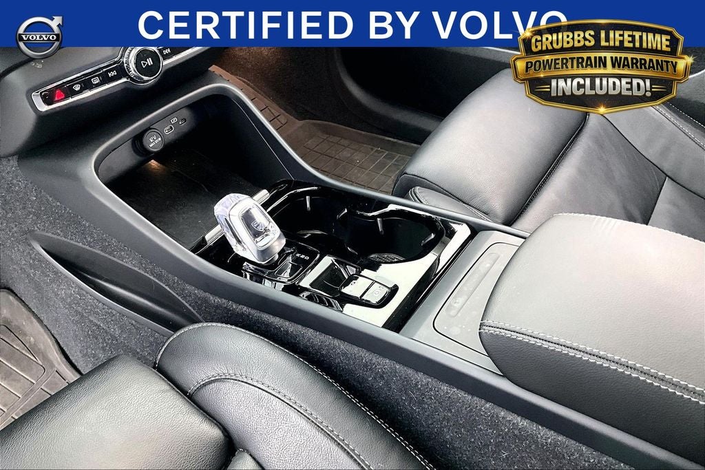 2023 Volvo XC40 B5 Plus Bright Theme