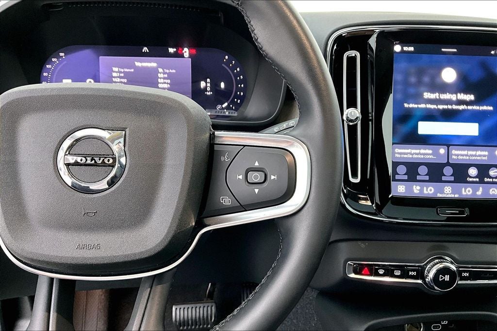 2023 Volvo XC40 B5 Plus Bright Theme