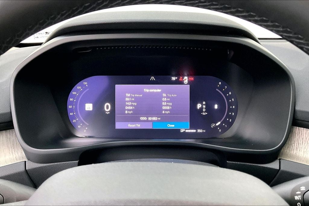 2023 Volvo XC40 B5 Plus Bright Theme