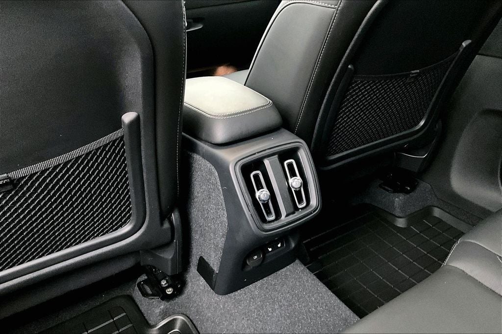 2023 Volvo XC40 B5 Plus Bright Theme