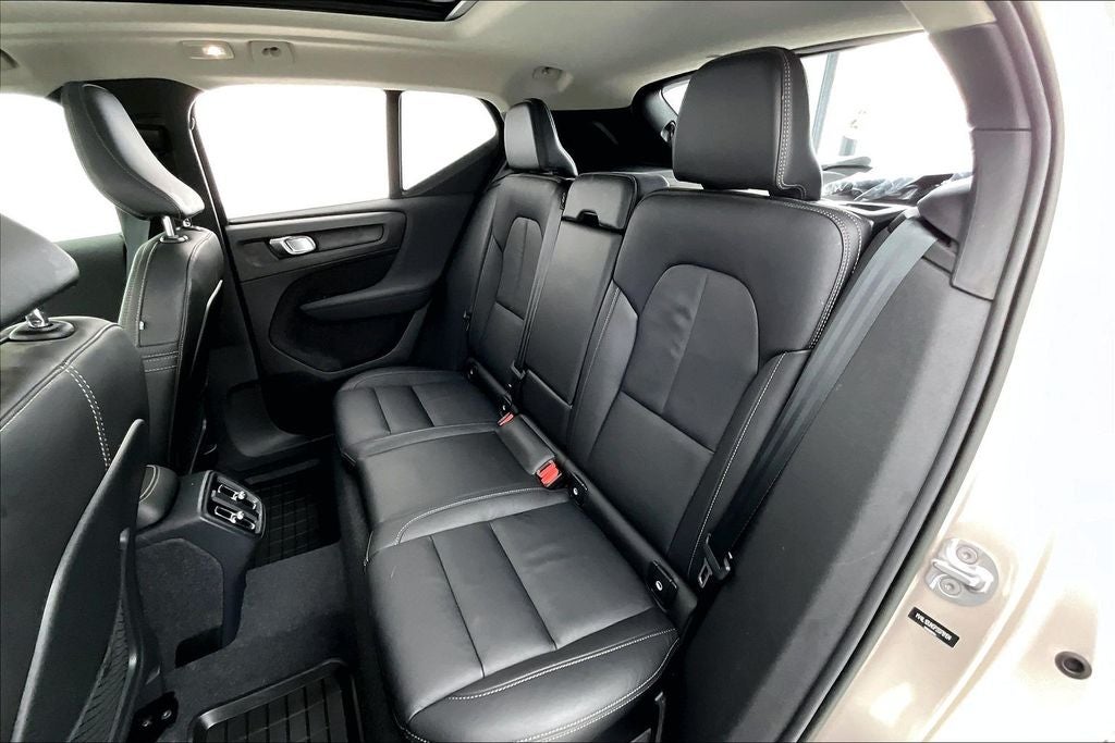 2023 Volvo XC40 B5 Plus Bright Theme