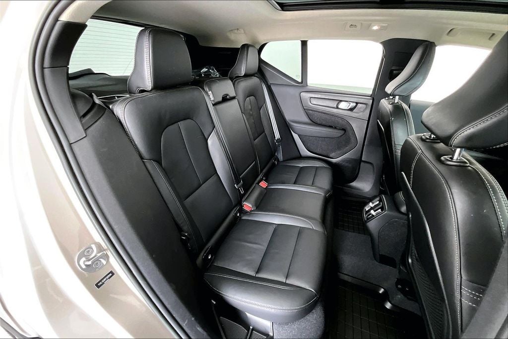 2023 Volvo XC40 B5 Plus Bright Theme