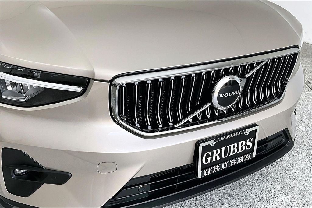 2023 Volvo XC40 B5 Plus Bright Theme