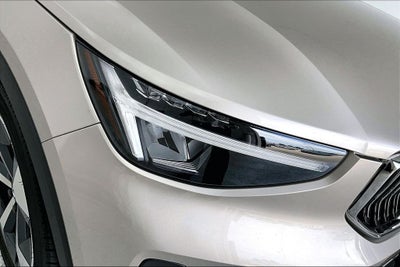 2023 Volvo XC40 B5 Plus Bright Theme