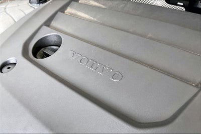 2023 Volvo XC40 B5 Plus Bright Theme