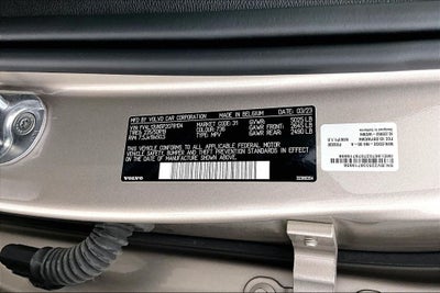 2023 Volvo XC40 B5 Plus Bright Theme