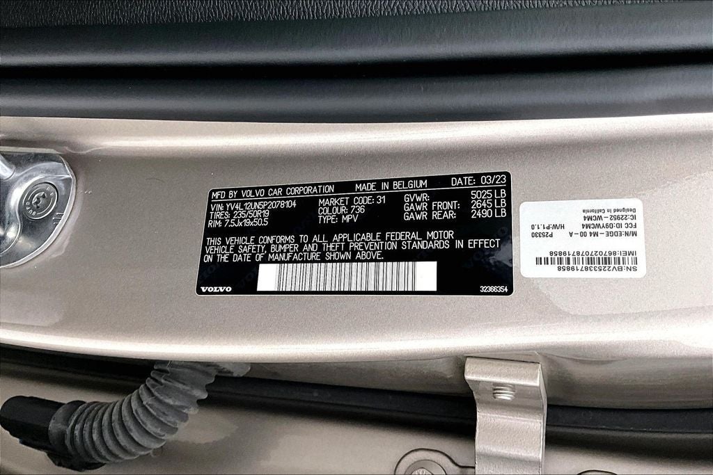 2023 Volvo XC40 B5 Plus Bright Theme