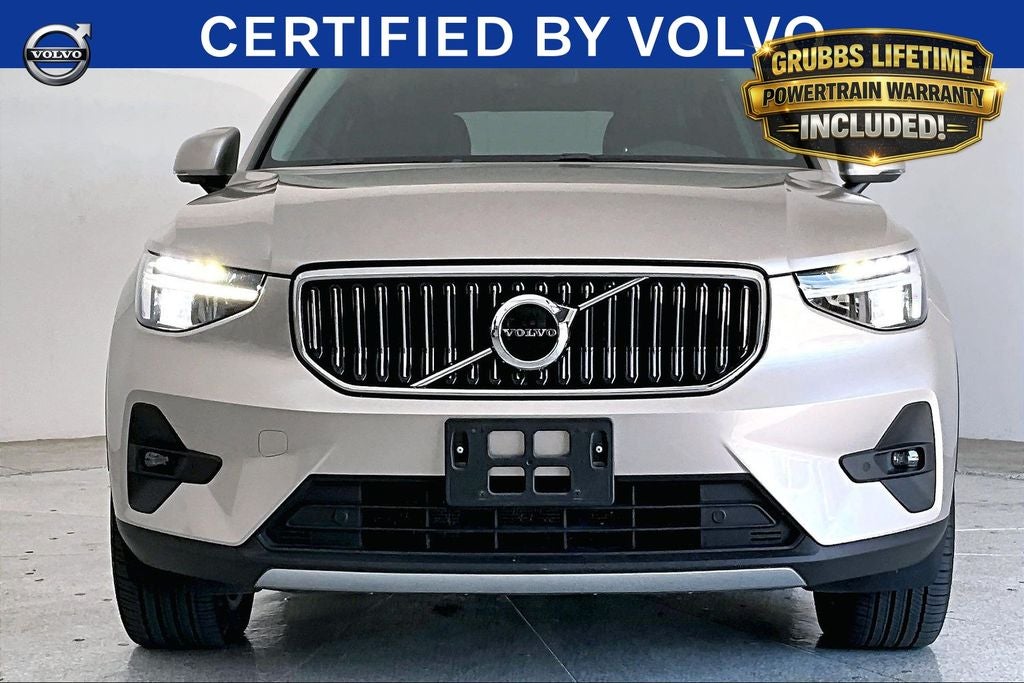 2023 Volvo XC40 B5 Plus Bright Theme