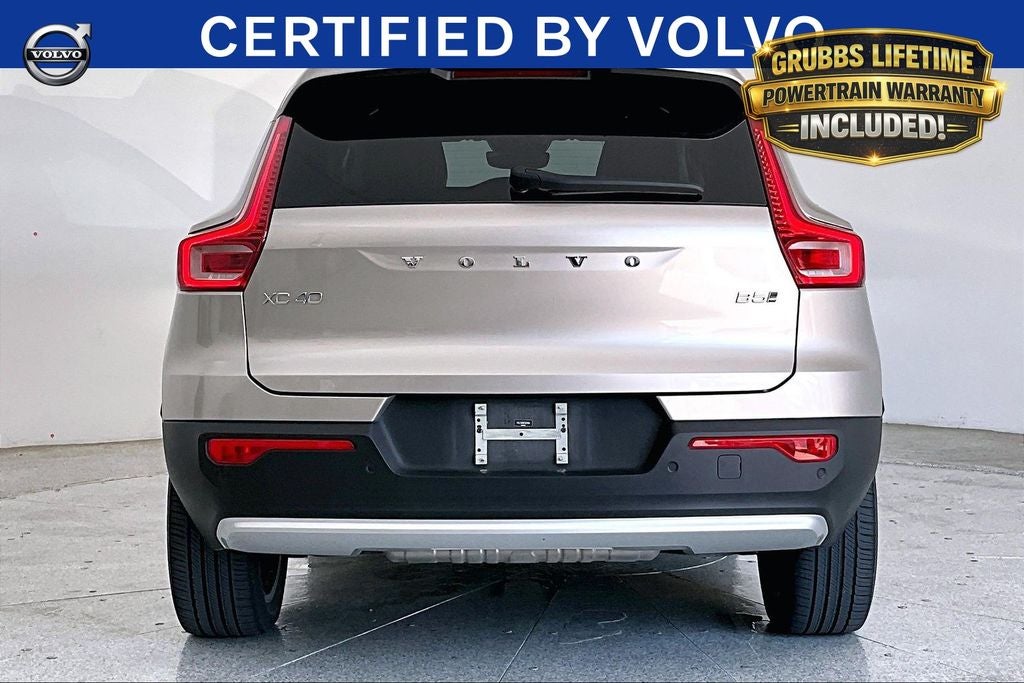 2023 Volvo XC40 B5 Plus Bright Theme