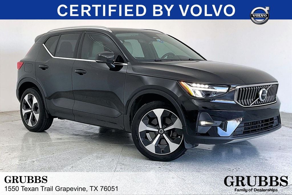 2023 Volvo XC40 B5 Plus Bright Theme