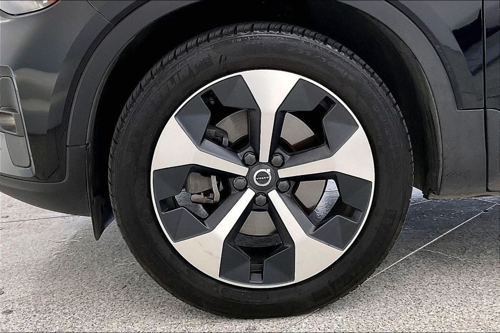 2023 Volvo XC40 B5 Plus Bright Theme