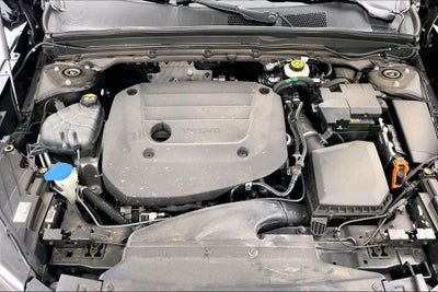 2023 Volvo XC40 B5 Plus Bright Theme