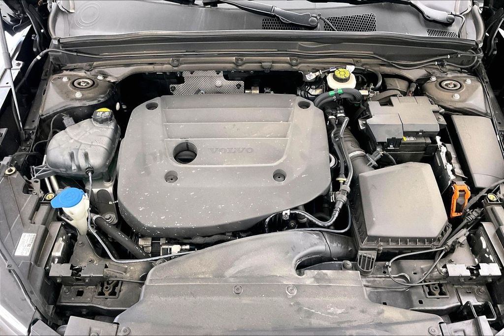 2023 Volvo XC40 B5 Plus Bright Theme