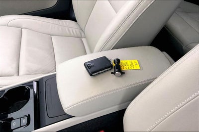 2023 Volvo XC40 B5 Plus Bright Theme