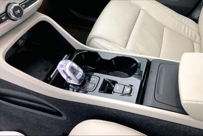 2023 Volvo XC40 B5 Plus Bright Theme