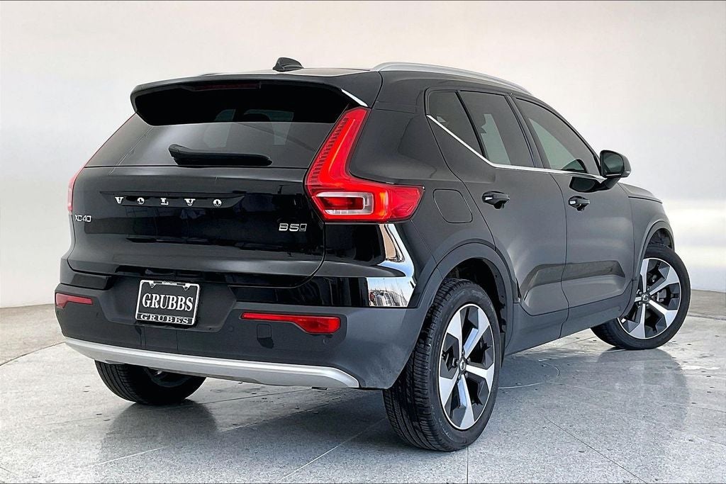 2023 Volvo XC40 B5 Plus Bright Theme
