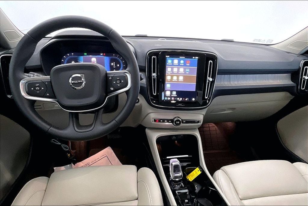 2023 Volvo XC40 B5 Plus Bright Theme