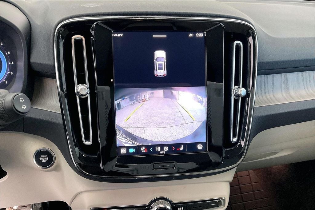 2023 Volvo XC40 B5 Plus Bright Theme